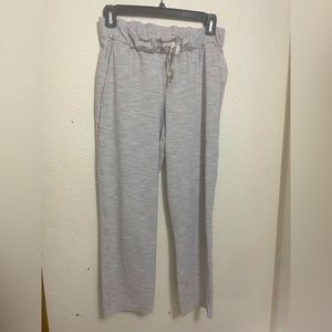 Lululemon size 4 NWOT white n light grey studio dance capris